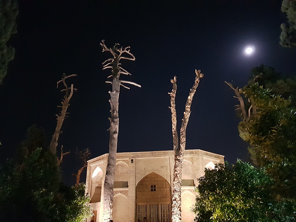 جاهای دیدنی شیراز در شب | ۱۵ مکان برای شبگردی در شیراز