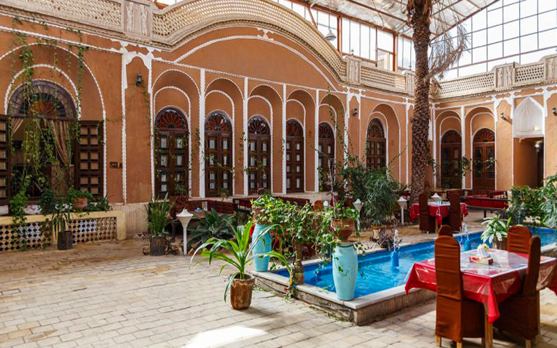 هتل سنتی ادیب الممالک یزد