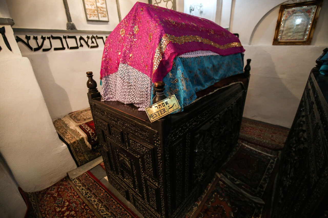 آرامگاه استر و مردخای کجاست؟