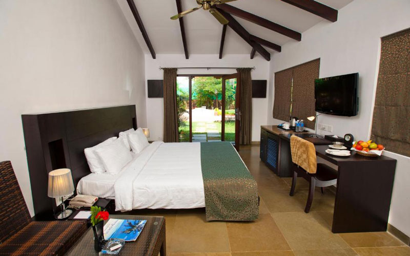 هتل La Calypso Beach Resort Goa