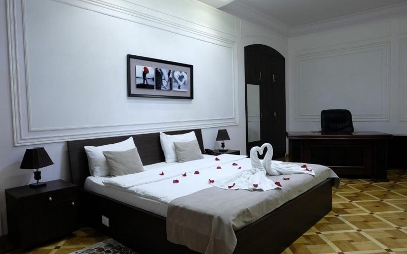 هتل Hotel S&L Tbilisi