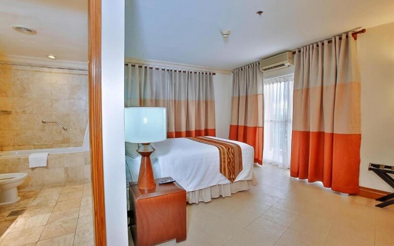 هتل Crown Regency Suites Mactan Cebu