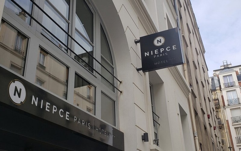 هتل Niepce Paris Hotel Curio Collection by Hilton Paris