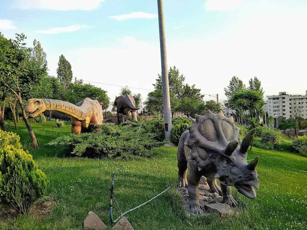 پارک ژوراسیک تهران کجاست؟ | سفر به دنیای ماقبل تاریخ