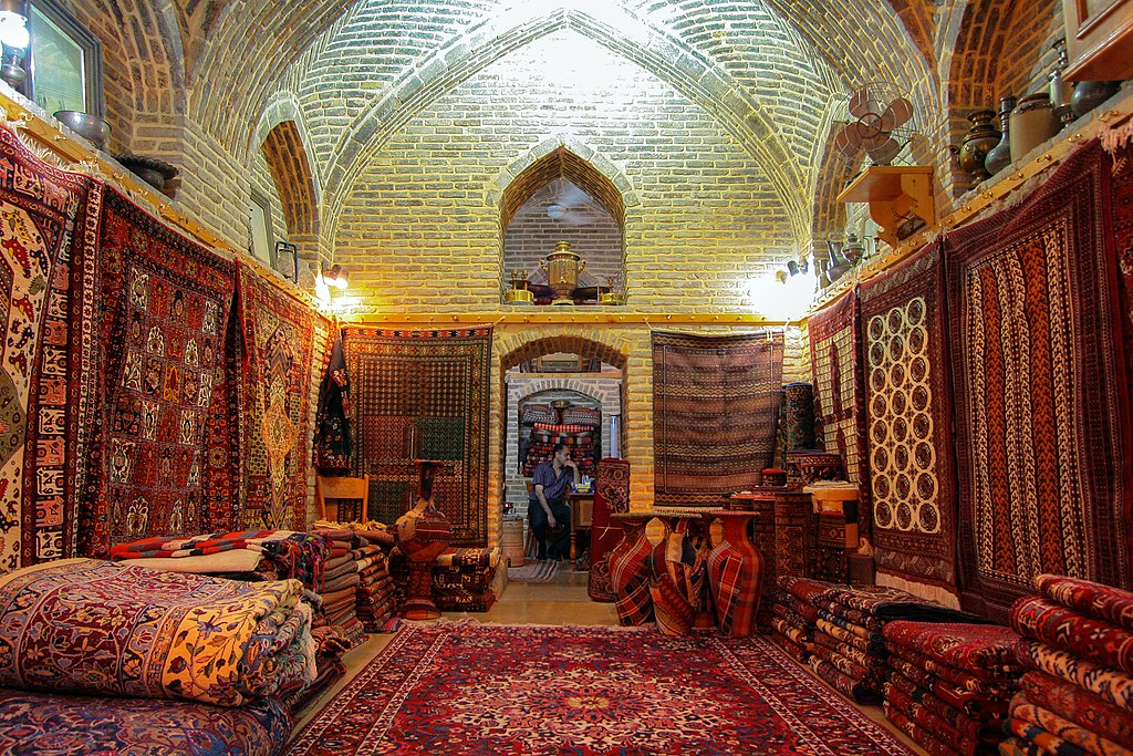 جاهای دیدنی شیراز در شب | ۱۵ مکان برای شبگردی در شیراز