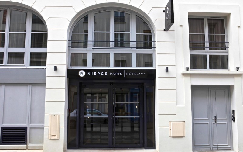 هتل Niepce Paris Hotel Curio Collection by Hilton Paris