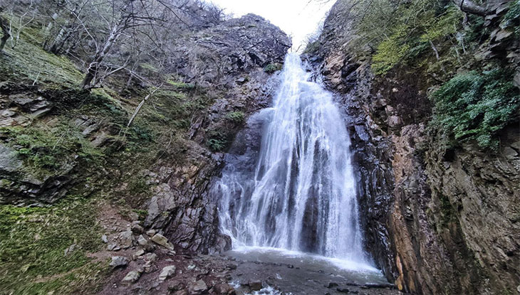 زیباترین آبشارهای گیلان در دل صخره ها