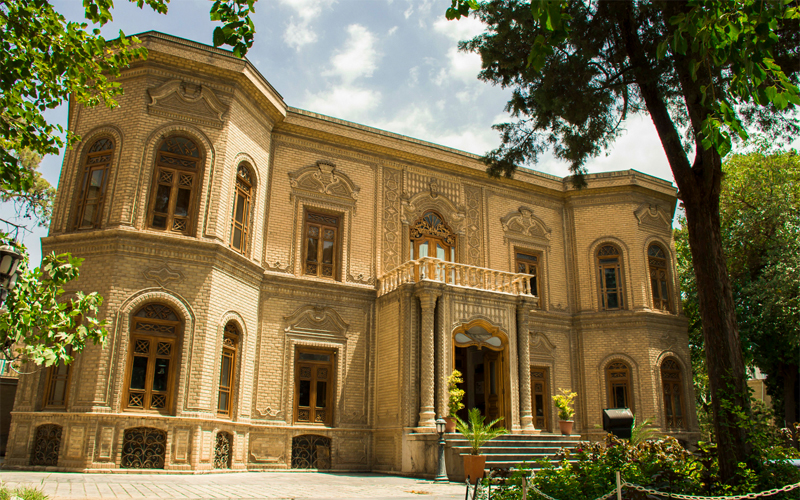  موزه آبگینه و سفالینه تهران
