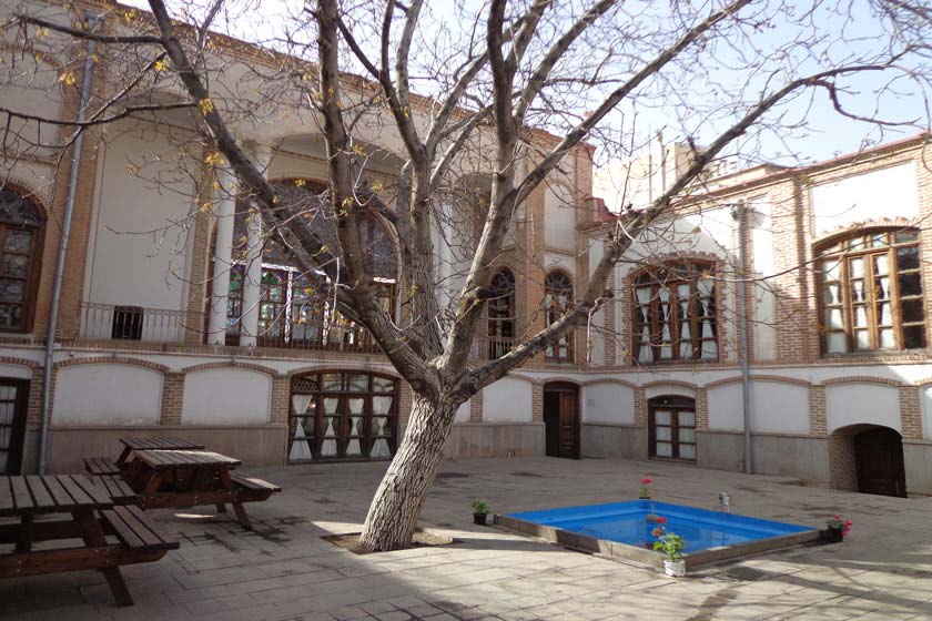 ۱۶ خانه تاریخی تبریز | راز پله های مارپیچ و راهروهای مخفی