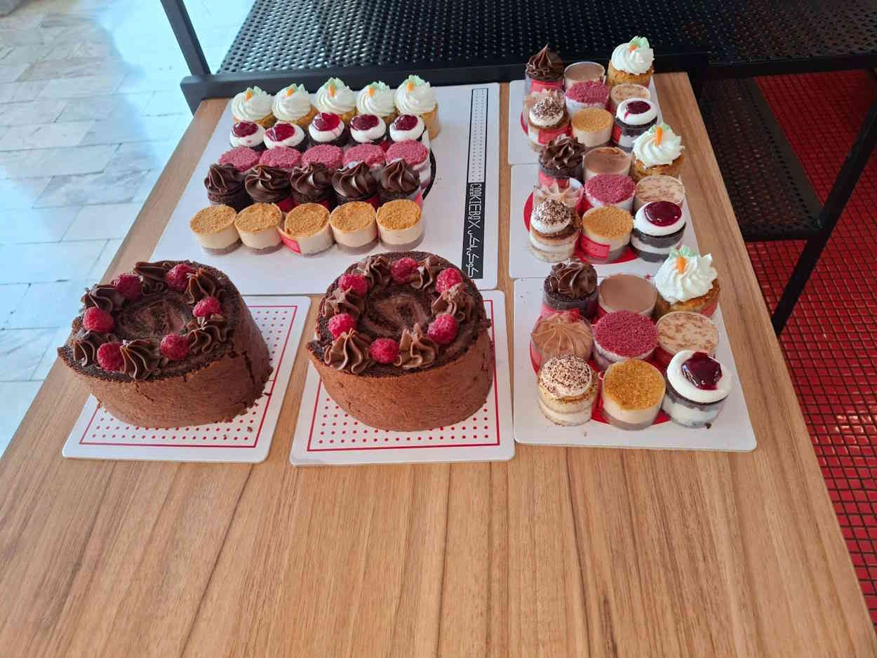 بهترین شیرینی فروشی های تهران | معرفی ۲۰ شیرینی فروشی خوب تهران