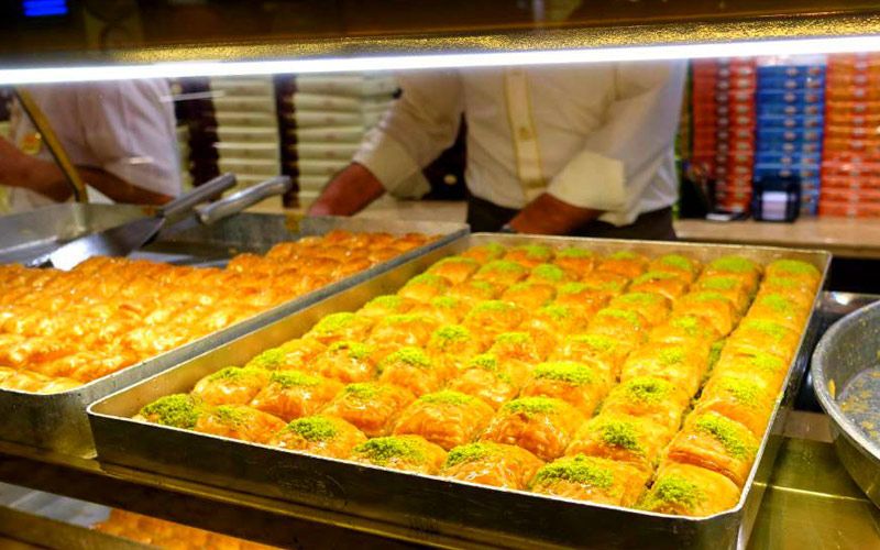 شیرینی فروشی کاراکوی گولوگلو استانبول