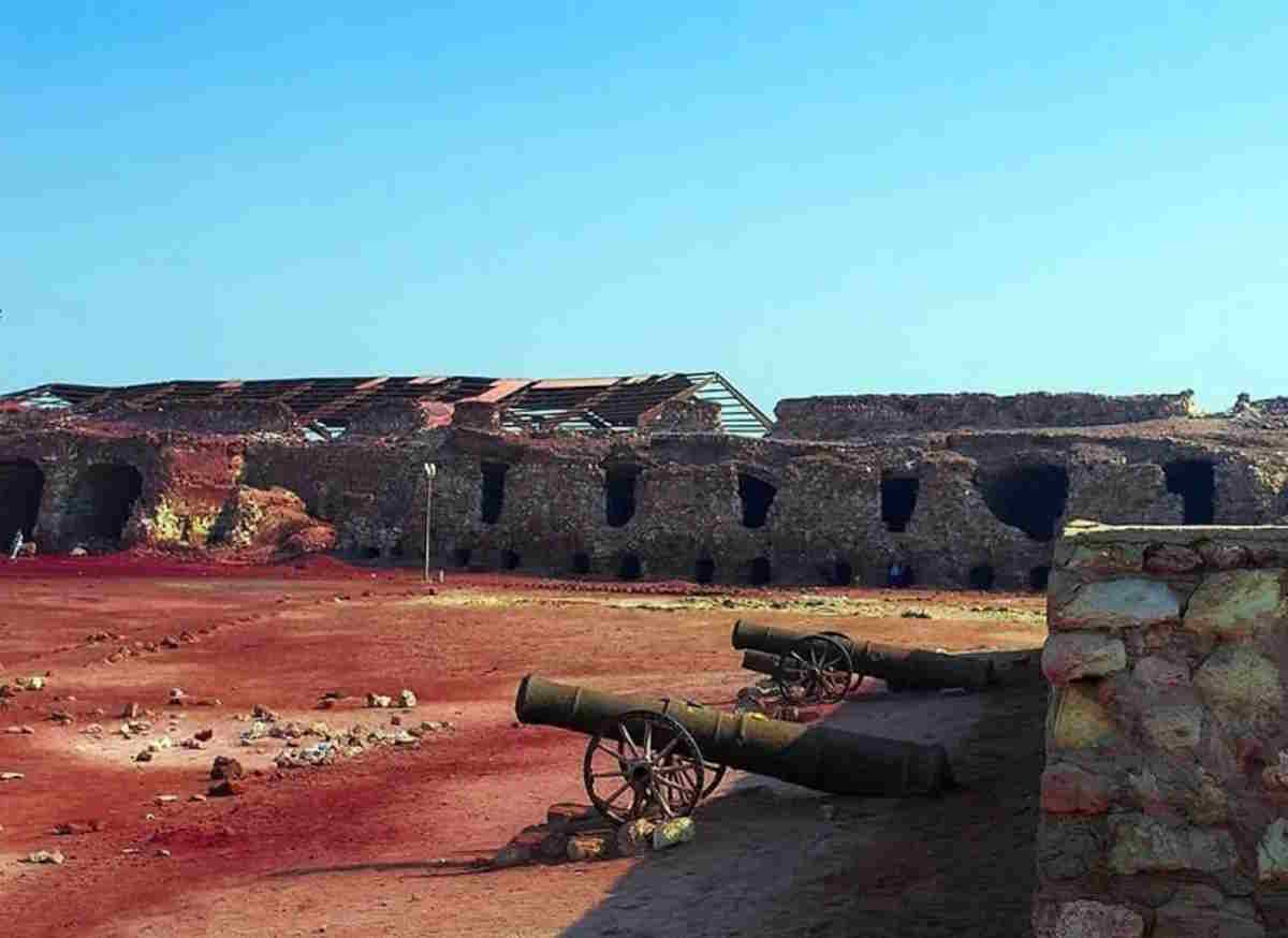 جزیره هرمز کجاست؟ | سفر به جزیره هرمز