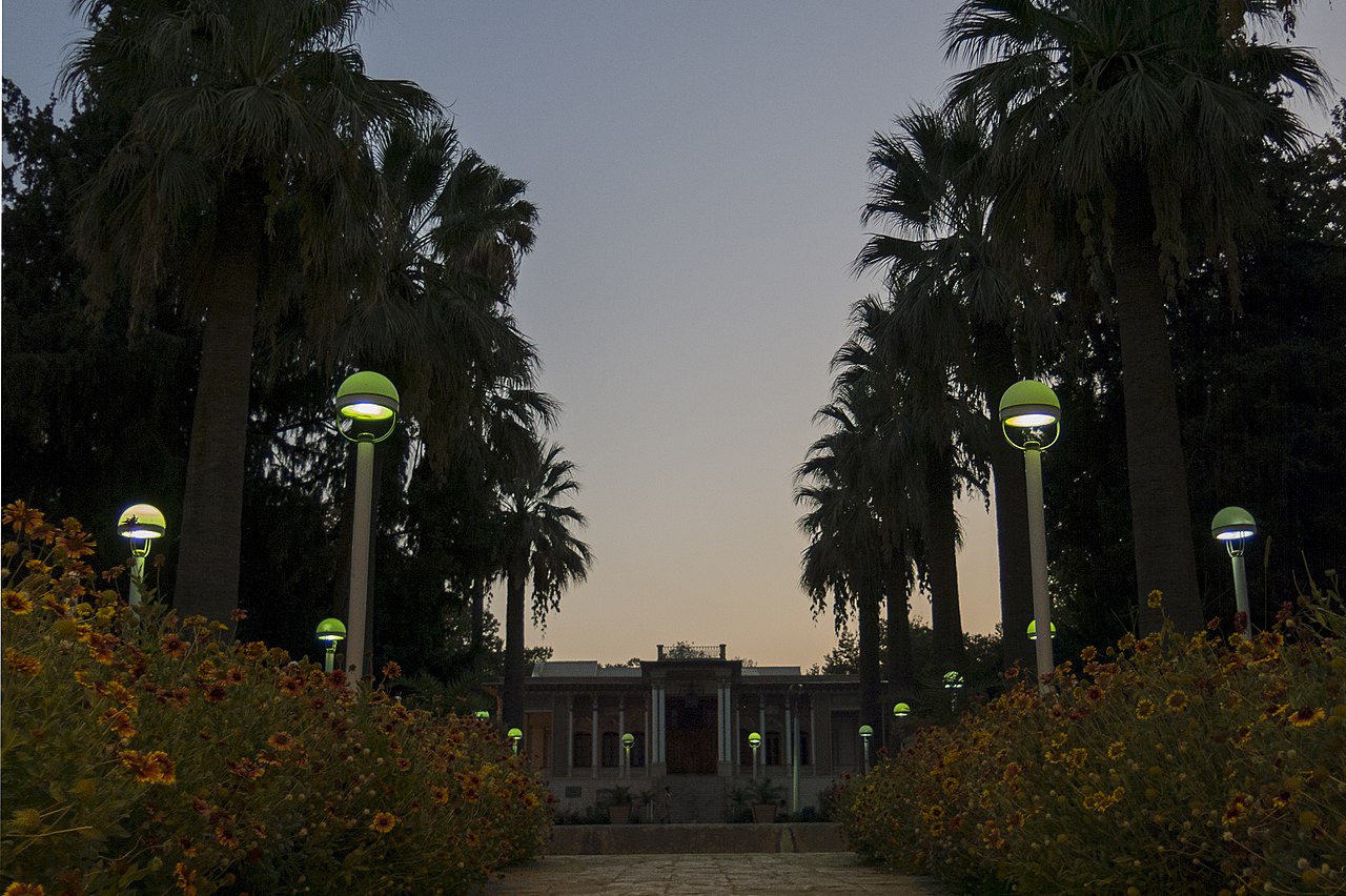 جاهای دیدنی شیراز در شب | ۱۵ مکان برای شبگردی در شیراز