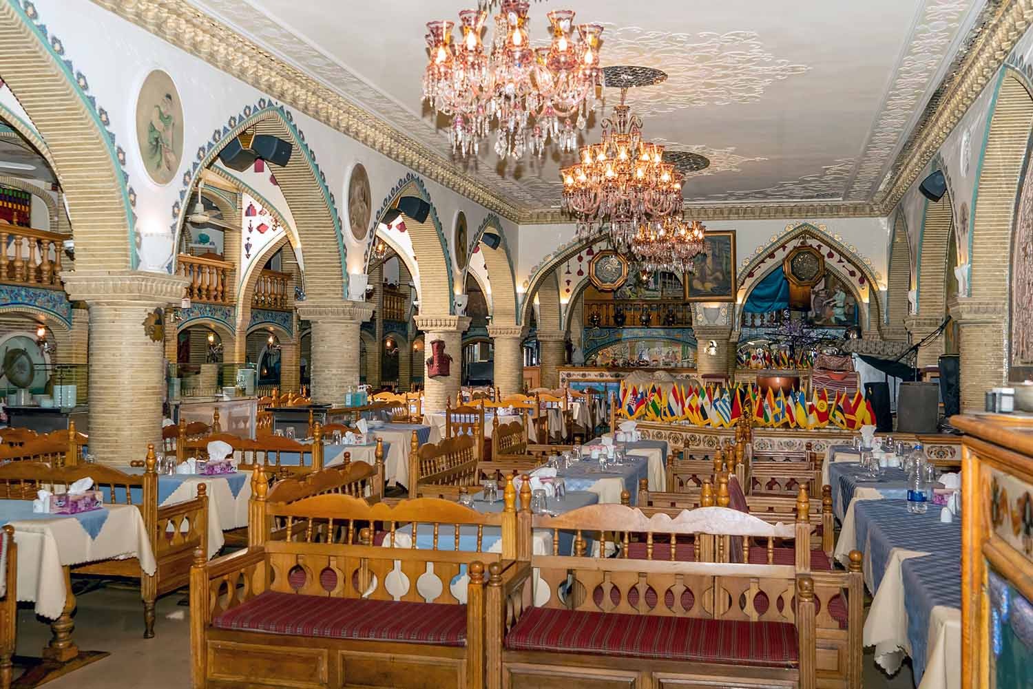 بهترین رستوران با موسیقی زنده تهران | معرفی ۹ رستوران با موسیقی