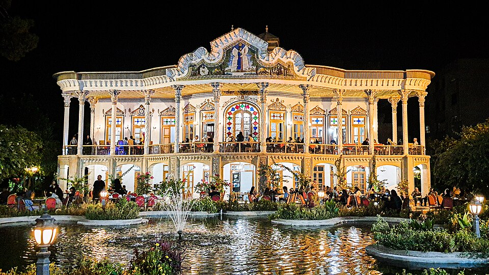 جاهای دیدنی شیراز در شب | ۱۵ مکان برای شبگردی در شیراز