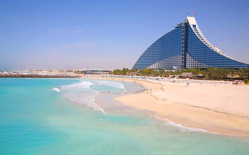 بهترین سواحل دبی برای شنا، ورزش های آبی و آفتاب گرفتن