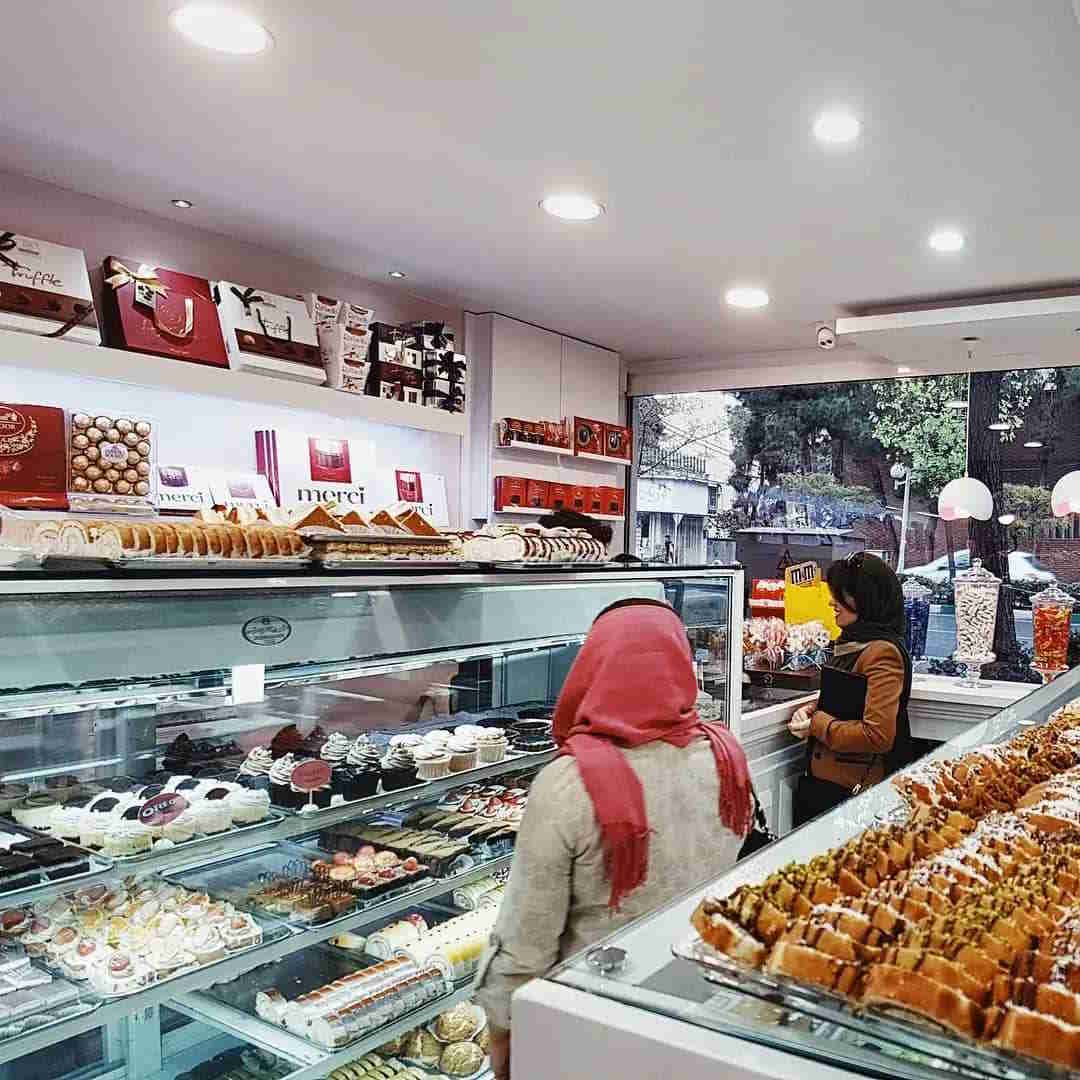 بهترین شیرینی فروشی های تهران | معرفی ۲۰ شیرینی فروشی خوب تهران