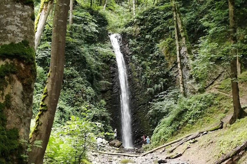 زیباترین آبشارهای گیلان در دل صخره ها