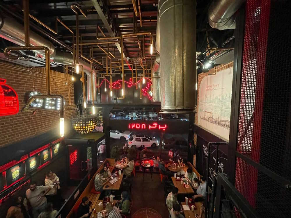 بهترین برگر تهران را کجا بخوریم؟ | از گرانترین تا ارزانترین برگر