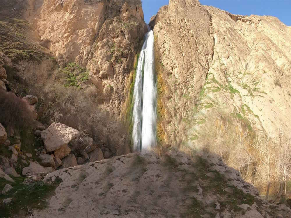 معرفی زیباترین آبشارهای لرستان + مسیر و نکات رفتن