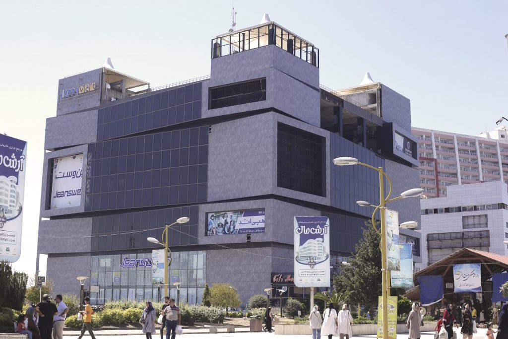 مراکز خرید انزلی از لوکس تا ارزان قیمت، از مرکز شهر تا بازارهای ساحلی