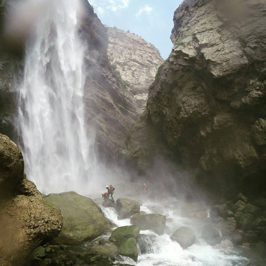 آبشار کردیت شهرکرد | پناهگاهی آرام در دل آب و صخره