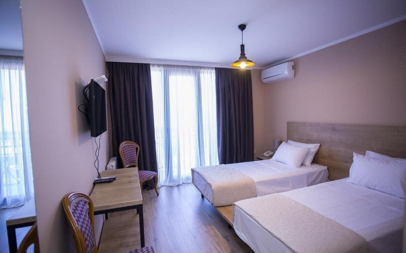هتل Hotel N16 Batumi