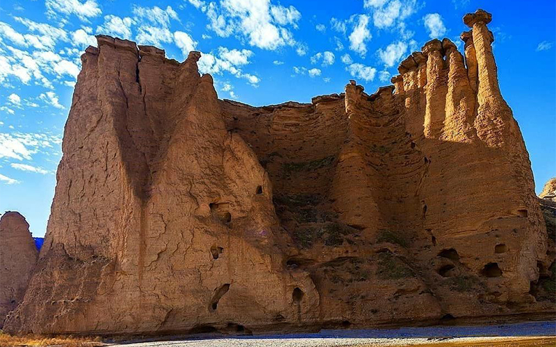 قلعه بهستان (دودکش جن) ماهنشان