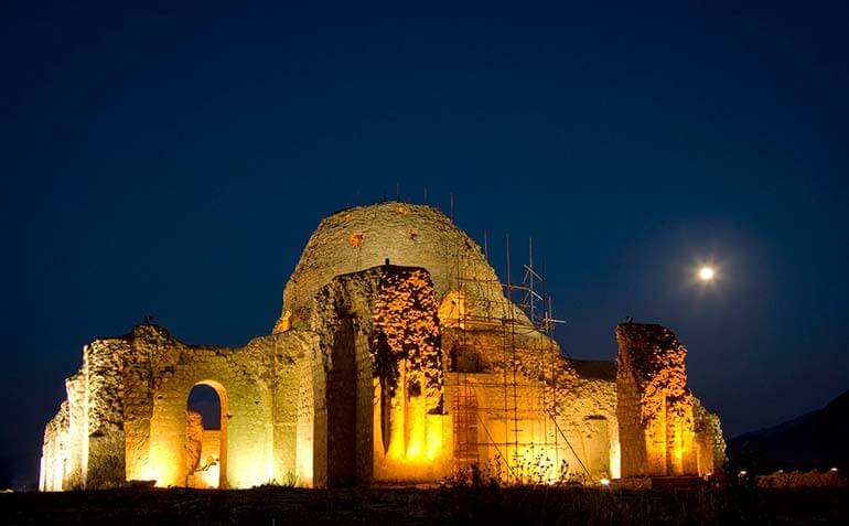 کاخ ساسانی سروستان؛ بازمانده‌ی ۱۶۰۰ ساله از سلسه ساسانیان