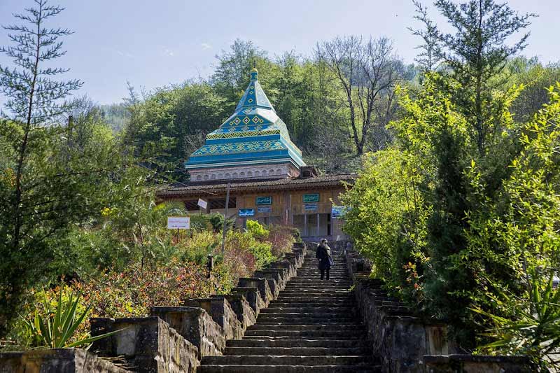 جاهای دیدنی لاهیجان | ۱۸ دیدنی برای جوانان و خانواده ها