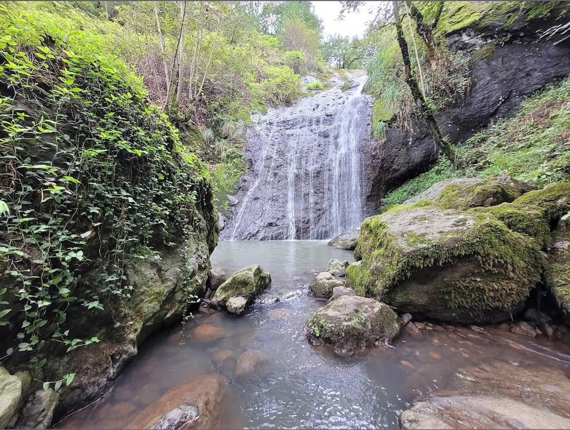 زیباترین آبشارهای گیلان در دل صخره ها