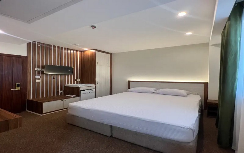 هتل آپارتمان مناجات مشهد