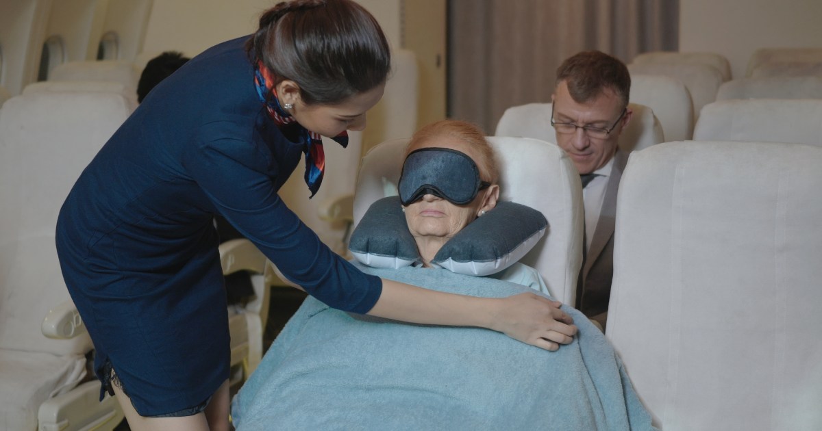 چگونه در پرواز راحت بخوابیم؟ | ۱۵ نکته خواب راحت در هواپیما