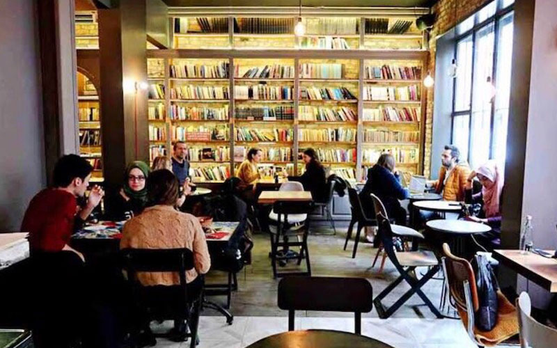 کافه کتاب و رستوران مینوآ استانبول
