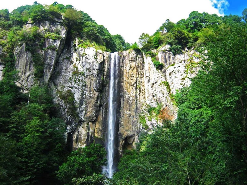 زیباترین آبشارهای گیلان در دل صخره ها