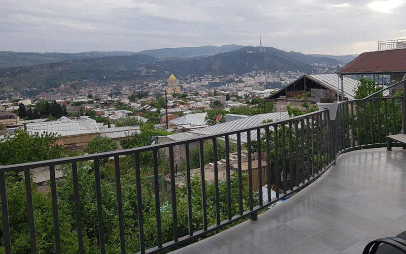 هتل Upstairs Hotel Tbilisi