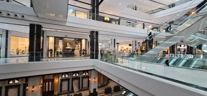 نیایش مال کجاست؟ | آدرس، امکانات و فروشگاه ها