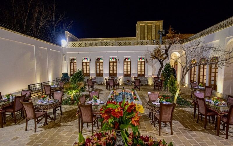 اقامتگاه سنتی هزار و یک شب چهار باغ اصفهان