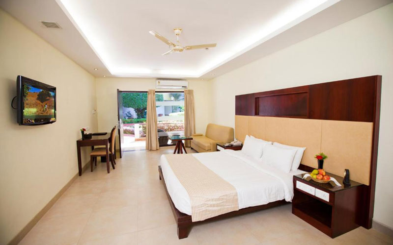 هتل La Calypso Beach Resort Goa