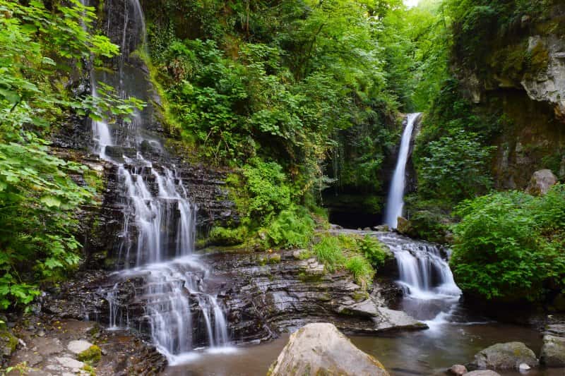 زیباترین آبشارهای گیلان در دل صخره ها