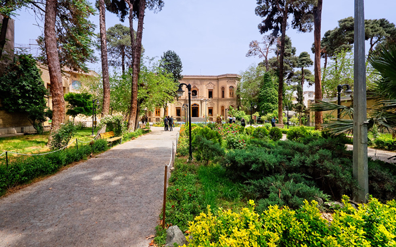  موزه آبگینه و سفالینه تهران