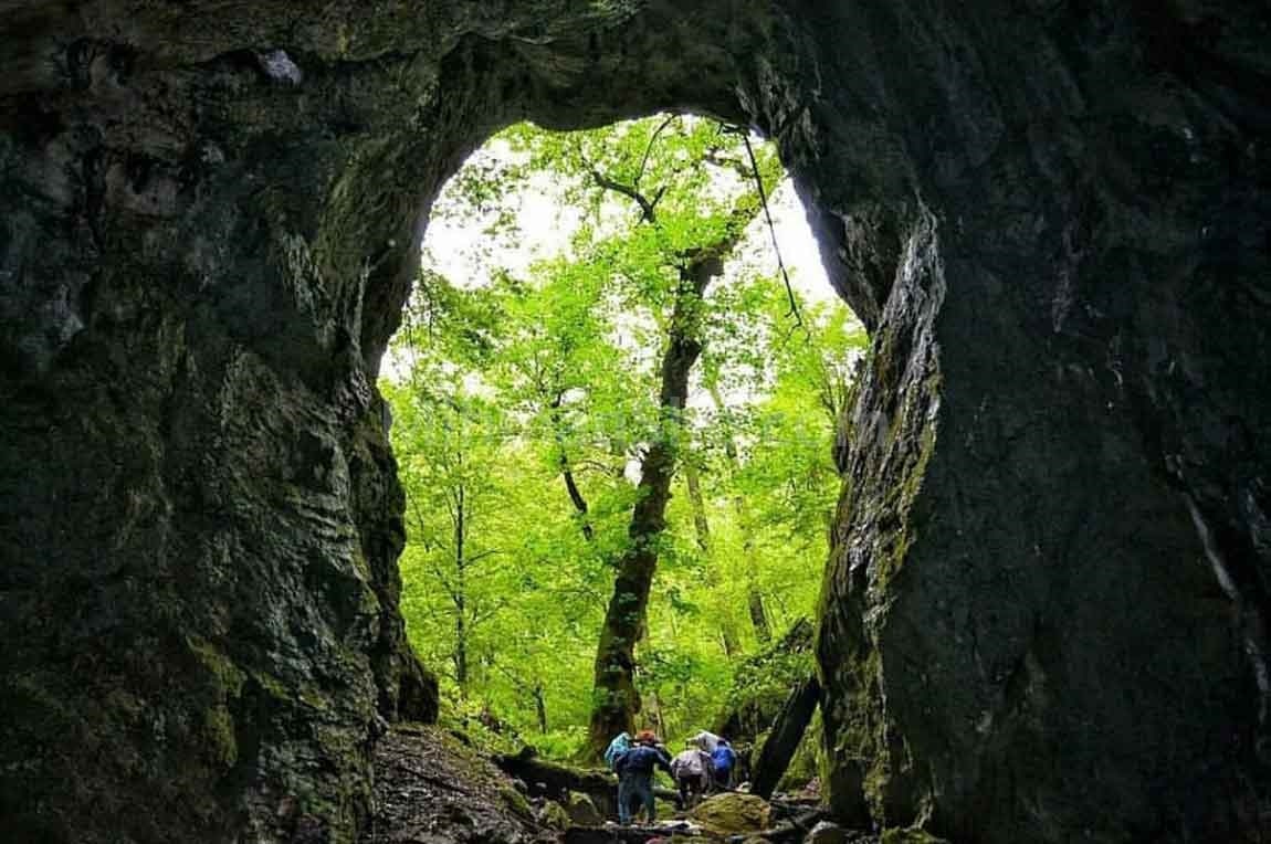 غار آویشو کجاست و چرا بازدید از آن ارزش دارد؟