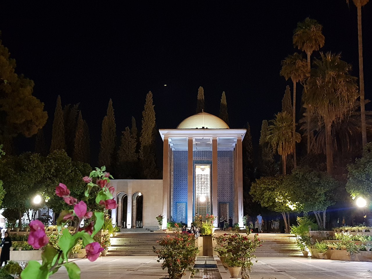 جاهای دیدنی شیراز در شب | ۱۵ مکان برای شبگردی در شیراز