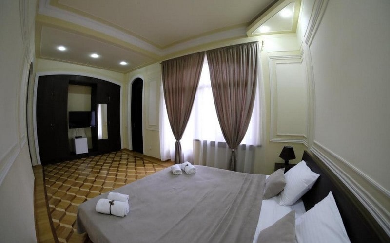 هتل Hotel S&L Tbilisi