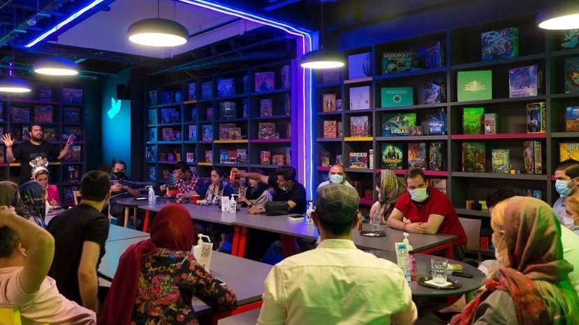 معرفی بهترین کافه بازی های تهران | ۱۴ بردگیم برتر تهران