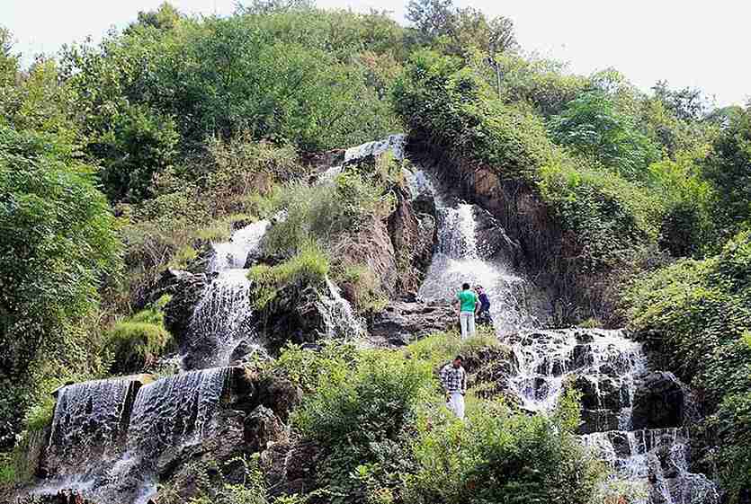زیباترین آبشارهای گیلان در دل صخره ها