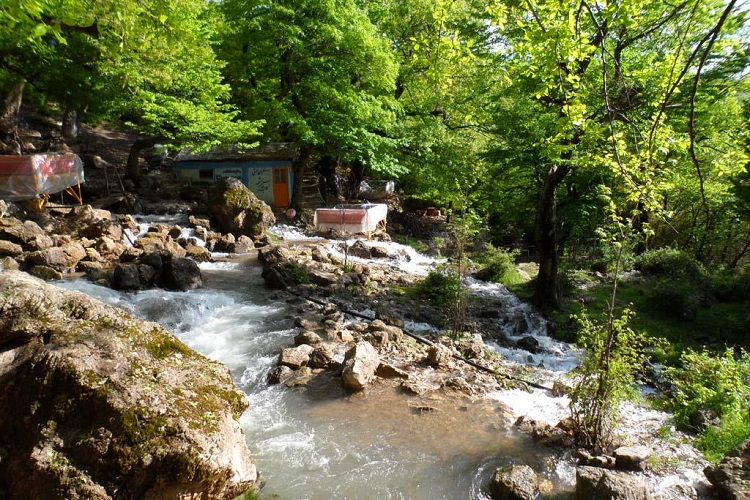 زیباترین آبشارهای گیلان در دل صخره ها