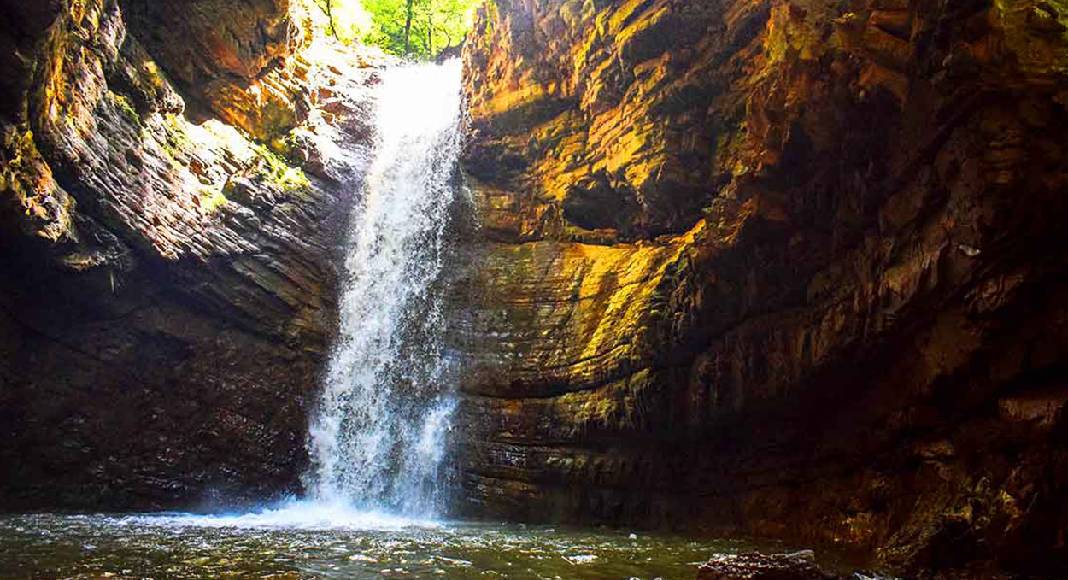 زیباترین آبشارهای گیلان در دل صخره ها