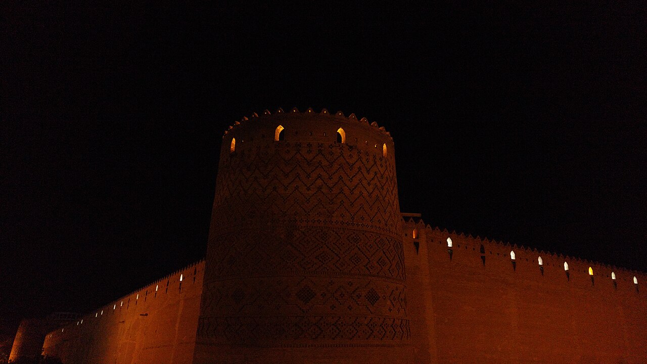 جاهای دیدنی شیراز در شب | ۱۵ مکان برای شبگردی در شیراز