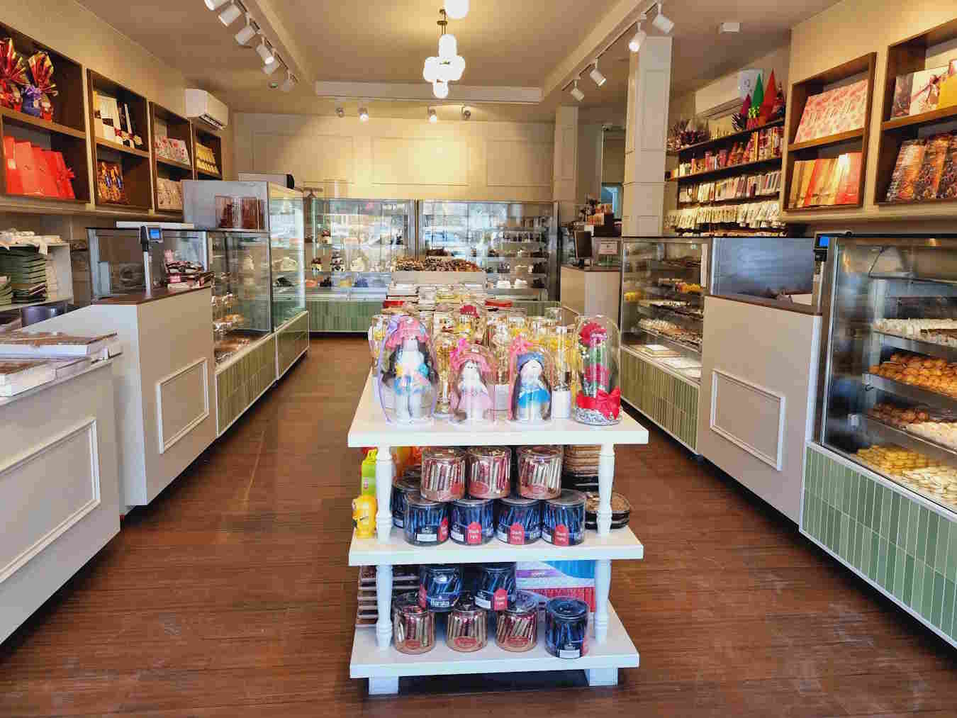 بهترین شیرینی فروشی های تهران | معرفی ۲۰ شیرینی فروشی خوب تهران